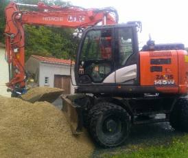 Locations de pelleteuses avec chauffeur angers